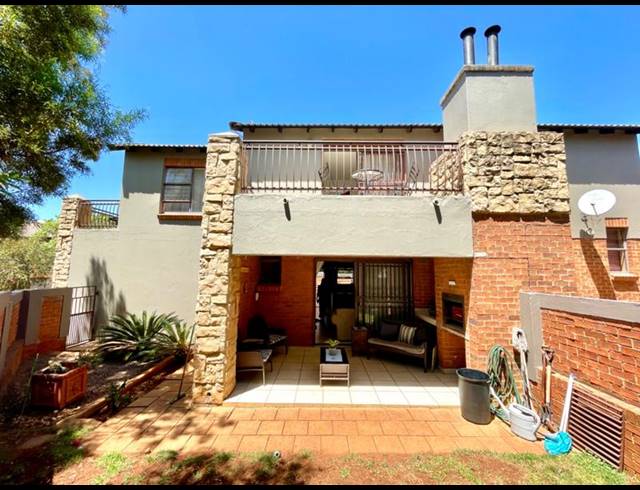 3 BEDROOM TOWNHOUSE FOR SALE IN SUGAR BUSH ESTATE